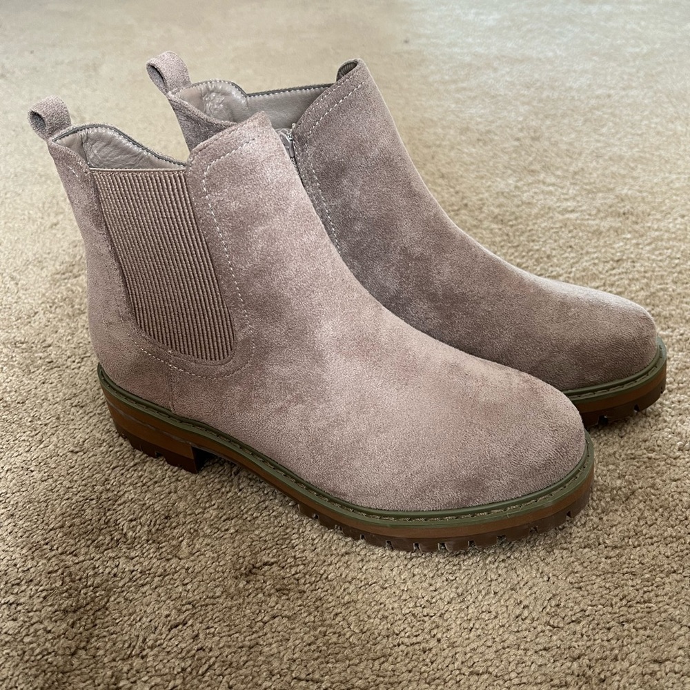SHEIN Boots size 8